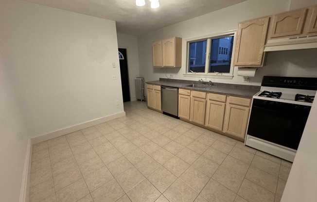 2 beds, 1 bath, 1,100 sqft, $2,600, Unit 1