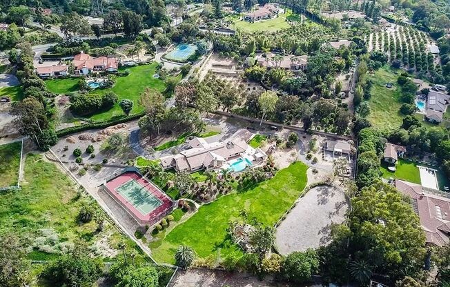 Beautiful Rancho Santa Fe Covenant home on 3 acres