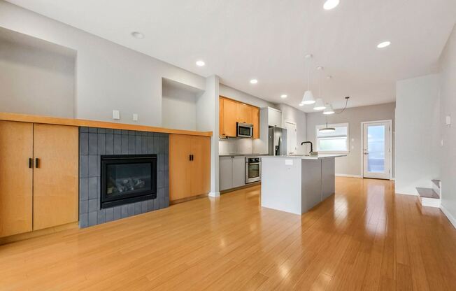 201B 27th Ave E