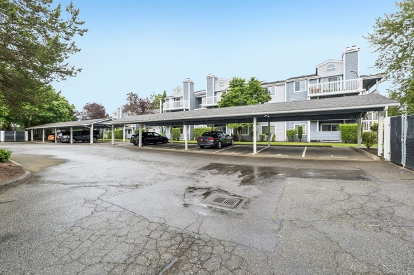 Ground Floor 1 Bedroom Featuring Des Moines Convenience