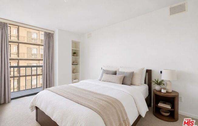 1 bed, 1.5 baths, 869 sqft, $3,350, Unit 1206