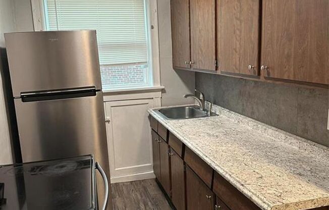 2 beds, 1 bath, 888 sqft, $925, Unit Lindenwood Ave 4950-A