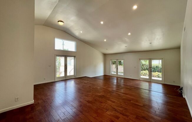 Spacious 3-Bedroom Home with Lush Backyard in Lake Balboa