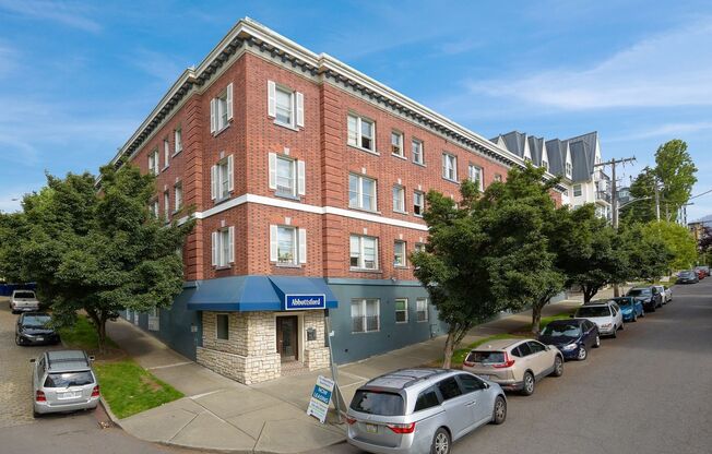 Studio, 1 bath, 400 sqft, $1,195, Unit B05