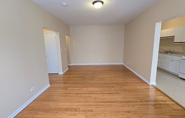 7726 North Marshfield