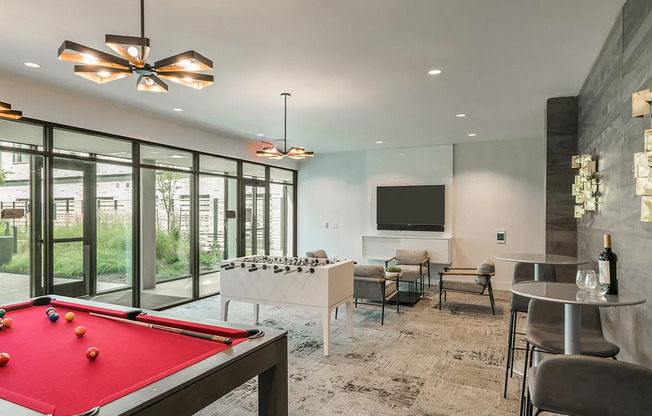 2 beds, 1 bath, $4,101, Unit 605