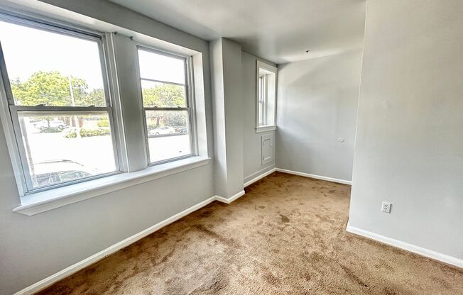2 beds, 1 bath, 3 sqft, $1,475, Unit 1F