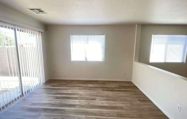 Charming 3 bedroom in Tolleson, new paint and flooring!!