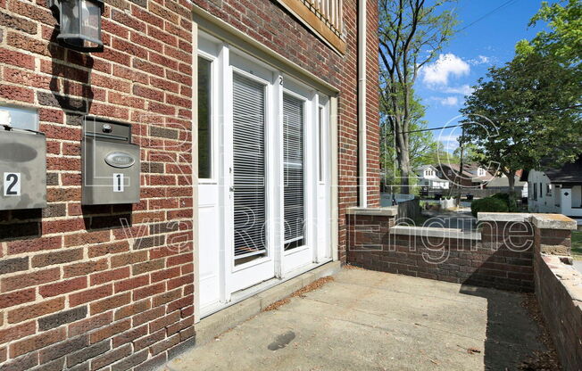126 N LONGWORTH AVE