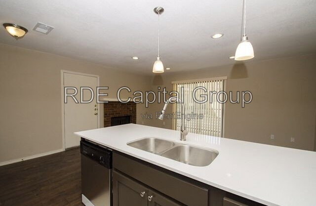 2 beds, 2 baths, 732 sqft, $1,280, Unit 224