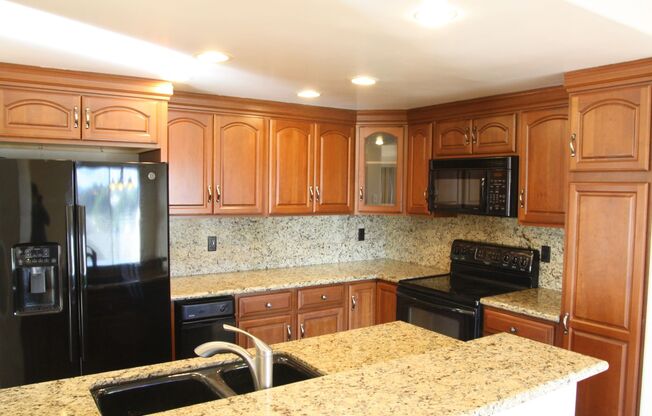 Parkway Manor Community - La Mesa - Upper Unit - Remodeled - 2 Car Garage