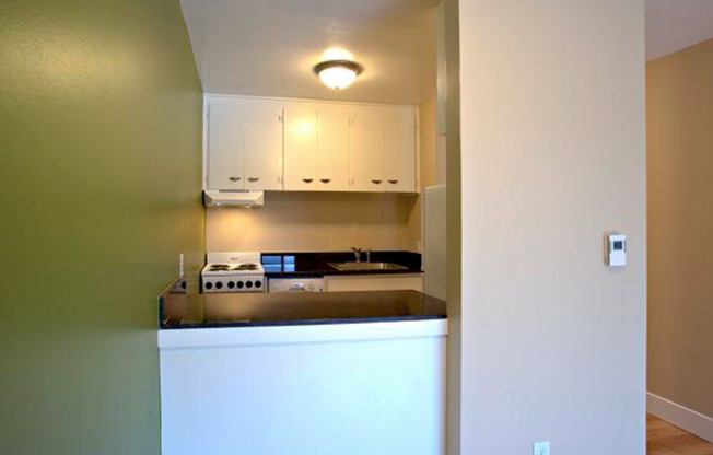 Ground Floor 1bed/1bath Apartment in Mt Baker Neighborhood!