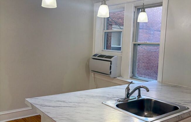 1 bed, 1 bath, 600 sqft, $1,295, Unit 2A