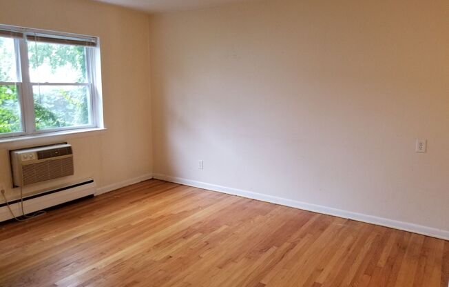 1579 Farwell