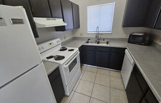 2 beds, 1 bath, 700 sqft, $1,200