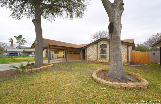 713 MARILYN DR