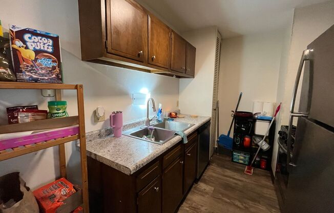 1 bed, 1 bath, $1,095, Unit 11