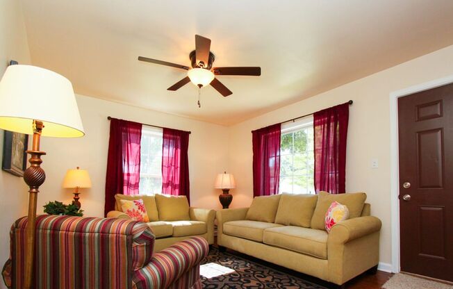 Spacious 3 bedroom 1.5 Bath Gem Available Great location!
