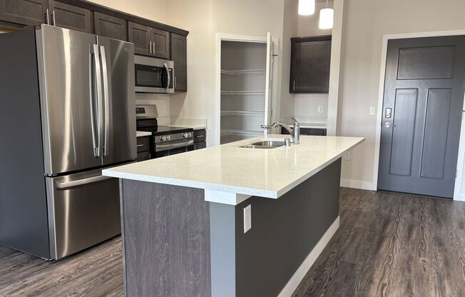 2 beds, 2 baths, 1,038 sqft, $1,895, Unit 4880-206