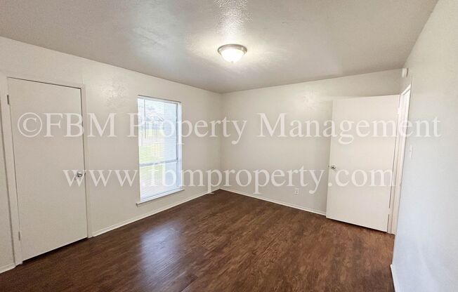 2 beds, 1 bath, $1,025, Unit 121