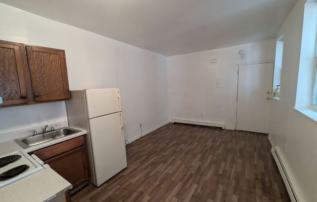 1 bed, 1 bath, 450 sqft, $625, Unit # 17