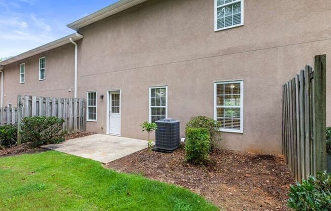 1 bed, 1 bath, 860 sqft, $1,325, Unit E-8