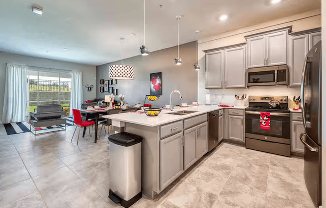 Beautiful 2 Bedroom, 2 Bathroom Davenport Home!