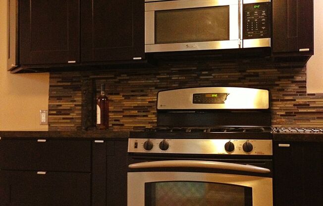 3 beds, 2 baths, $2,800, Unit UNIT C