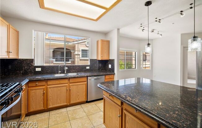 2 beds, 2 baths, $1,595, Unit # 423