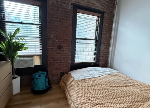 52 MACDOUGAL ST