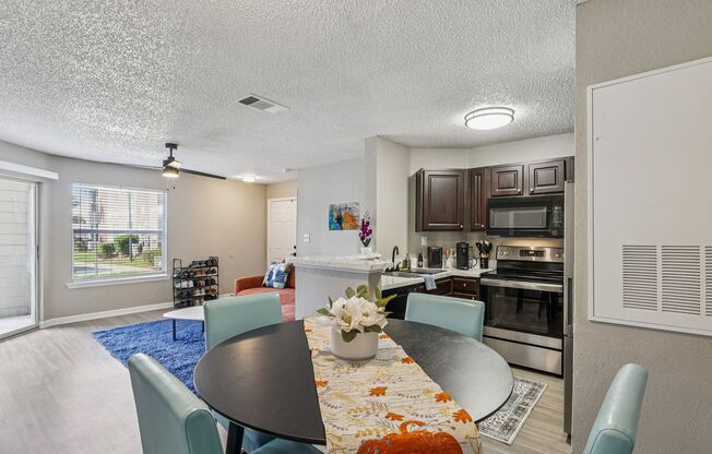 2 beds, 2 baths, 894 sqft, $1,685