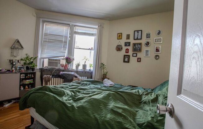 4 beds, 1 bath, $4,958, Unit 62 Egmont St. #5