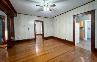 3 beds, 1 bath, $1,295, Unit 1313 S Jefferson Ave -Front