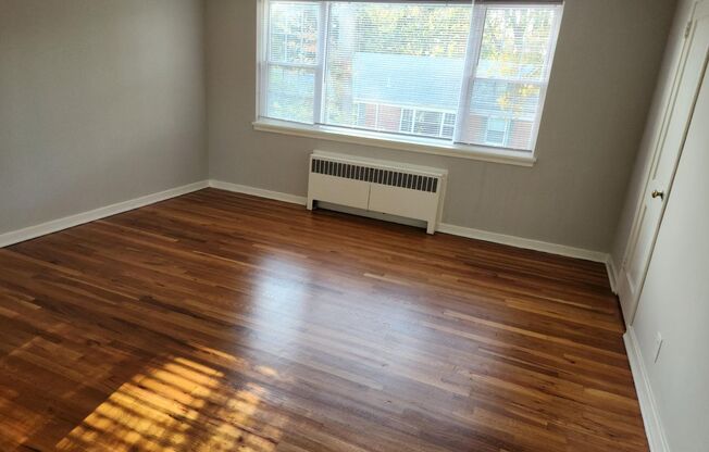 2 beds, 1 bath, 897 sqft, $2,335, Unit G-14