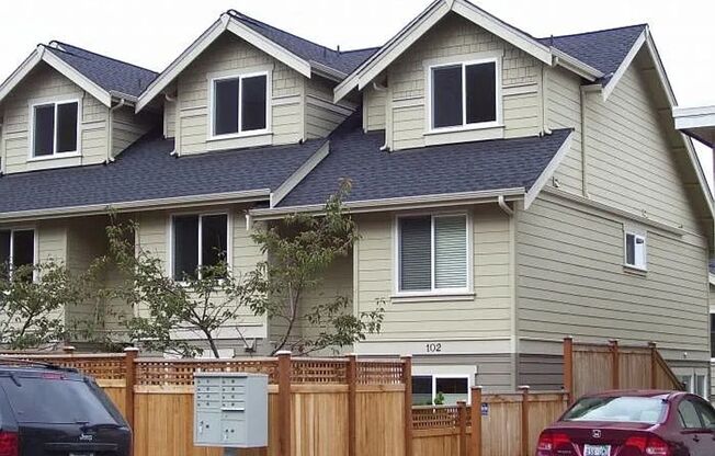 3Bed/2.5Bath Townhouse in North Queen Anne.