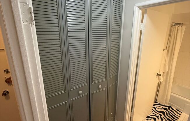 Studio, 1 bath, $1,595, Unit 566