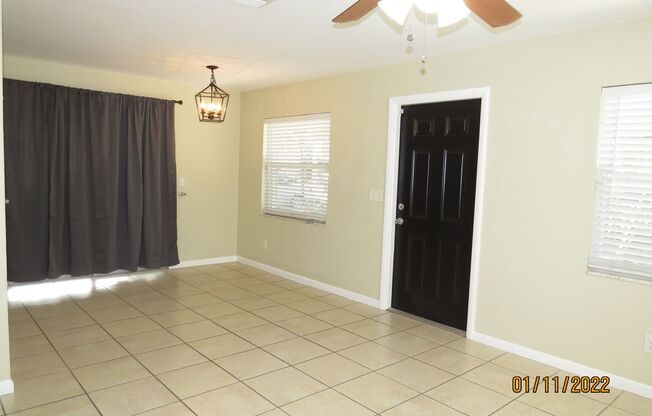 Charming 3 Bedroom 1.5 Bathroom in South Tampa!