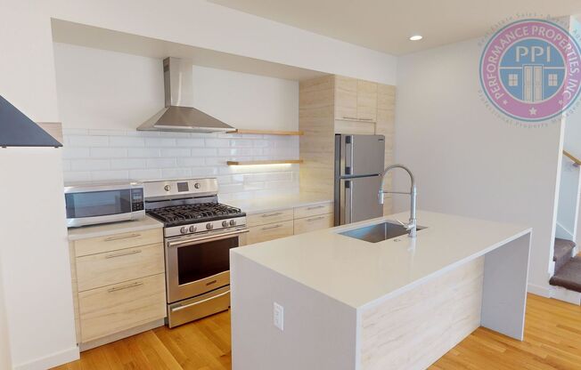 STUNNING MODERN SE PORTLAND TOWNHOME! 2 Bedrooms + Spacious Loft | Oversized Patio | Cozy Fireplace | $0 Upfront Security Deposit Option with Rhino!