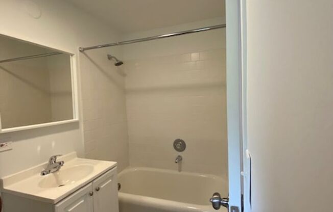 1 bed, 1 bath, 650 sqft, $1,695, Unit G