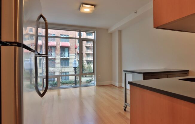 1 bed, 1 bath, $2,400, Unit 211