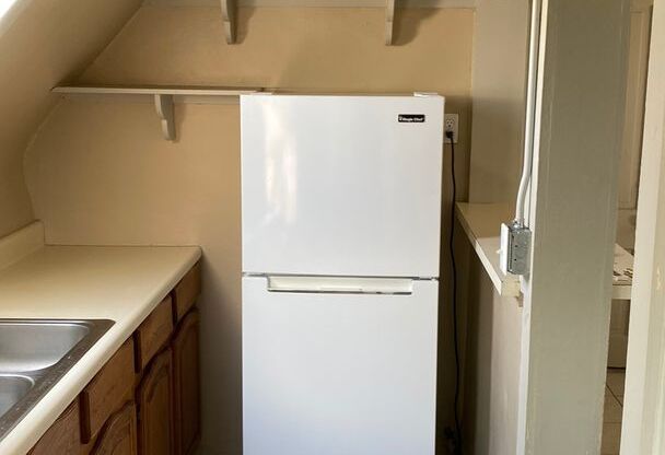 1 bed, 1 bath, 300 sqft, $975, Unit Unit 3 (115 N Sherman St)