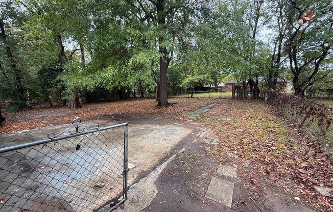 ** 3 Bed 2 Bath located off Virginia Loop ** Call 334-366-9198 to schedule a self tour