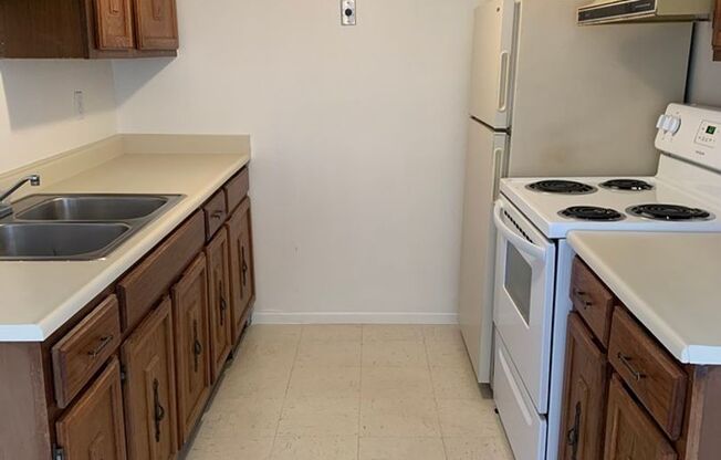 1 bed, 1 bath, 450 sqft, $800, Unit C1