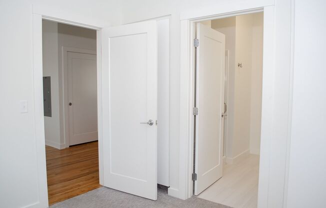 1 bed, 1 bath, 562 sqft, $910, Unit 907-401