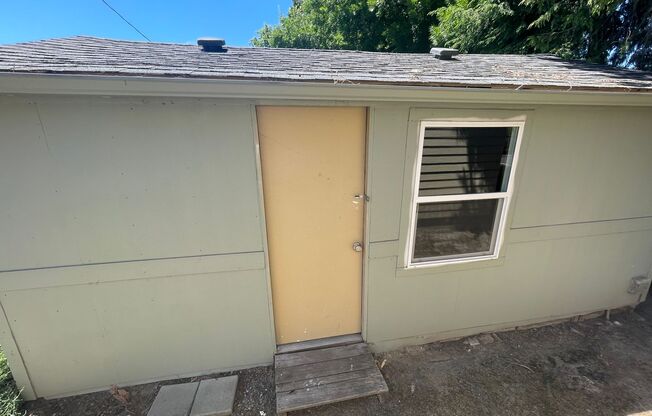 2 beds, 1 bath, 725 sqft, $1,350, Unit Highw2010