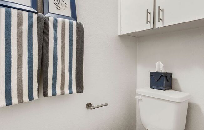 Studio, 1 bath, 300 sqft, $979, Unit 15