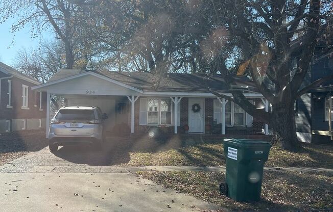 Single Family Home - 3 bedrooms and 1.5 bathrooms in Phelps Grove neighborhood. Ready for move-in on November 5th. Not available for prelease.