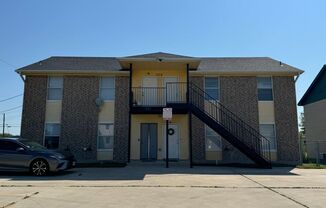 2 beds, 1 bath, 795 sqft, $650