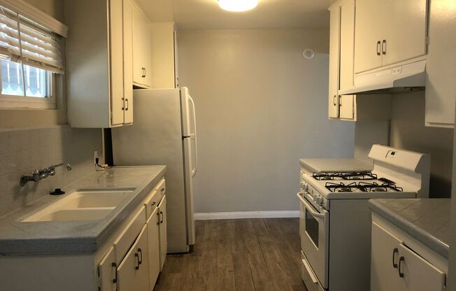 4680 - 4696 Cherokee Avenue