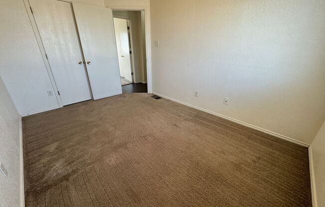 2 beds, 1.5 baths, 961 sqft, $795, Unit Apt B